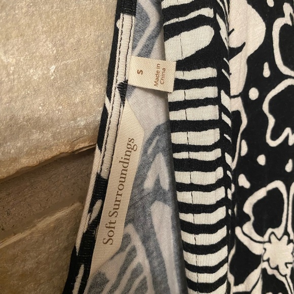 Soft Surroundings, V Neck Black and White Patterned Maxi Dress Size S - Picture 5 of 12
